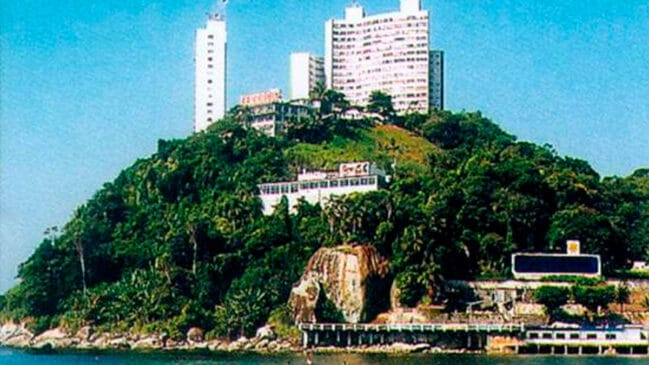 A Ilha Porchat, em São Vicente (SP), é um dos cartões-postais mais conhecidos do litoral paulista