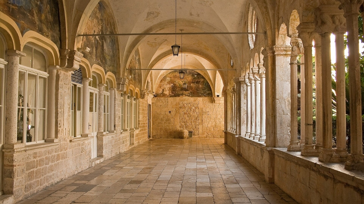 O claustro do Mosteiro Franciscano / Hedwig Storch/Wikimedia Commons