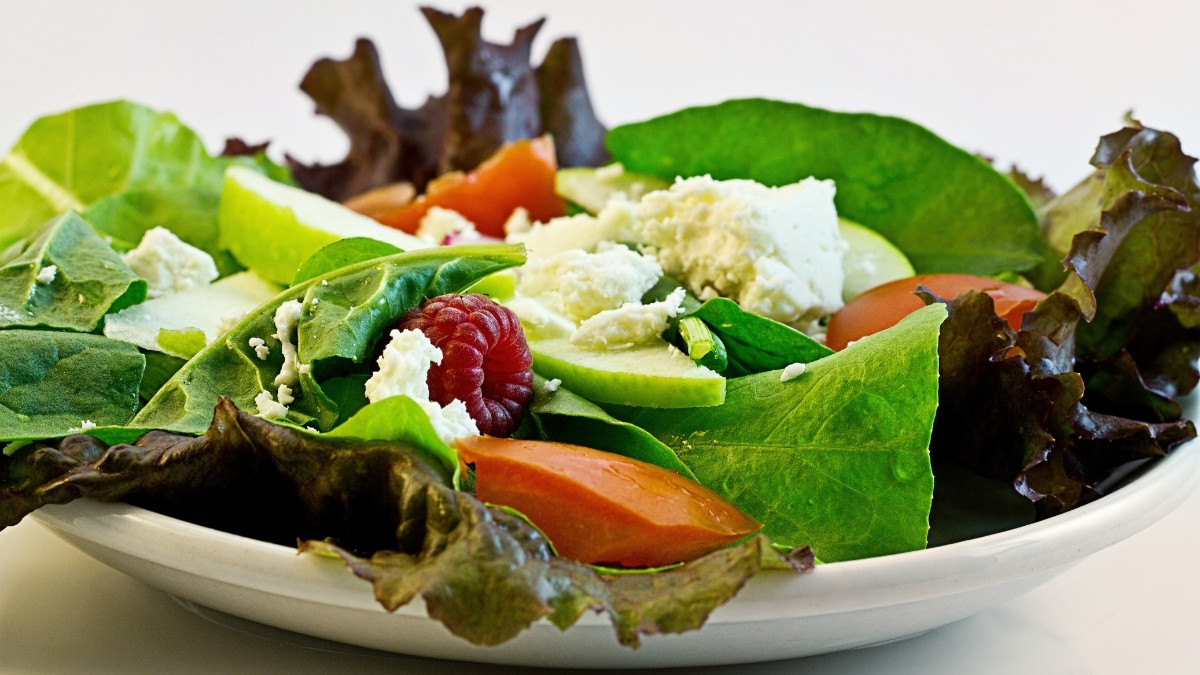 Saladas são excelentes em todas as épocas do ano / Pixabay