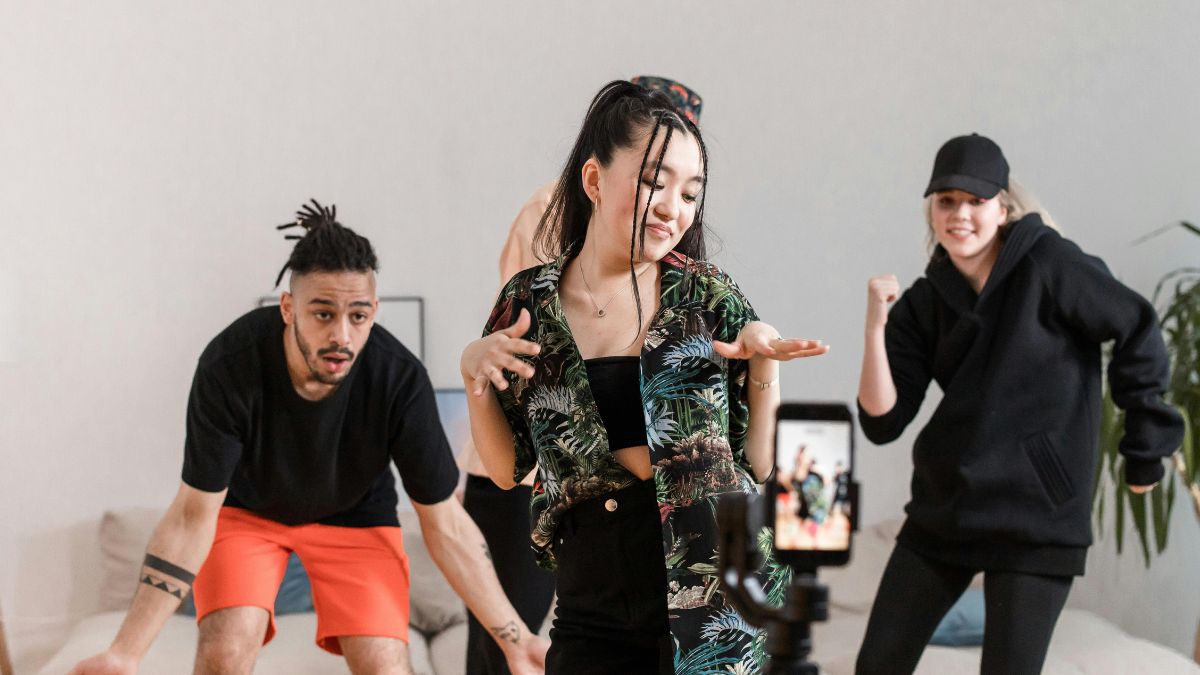 Participar de grupos, especialmente aqueles focados em atividades físicas ou hobbies, pode aumentar a motivação e a disciplina - Pexels