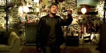 Arnold é vocalista e membro fundador do 3 Doors Down, banda formada em 1996 em Escatawpa, Mississippi