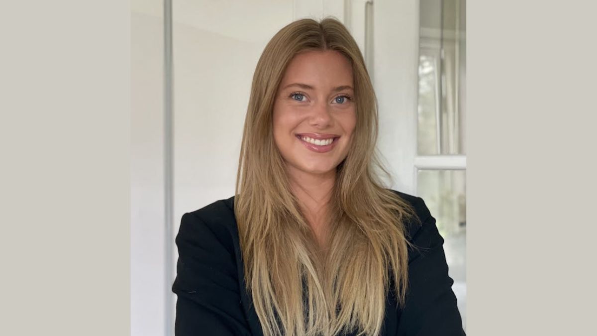 Após meses sem emprego, Carina Louise Ibsen transformou um simples desabafo em uma virada de carreira, alcançando milhares de pessoas online/ Reprodução LinkedIn