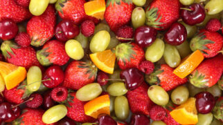 Saiba como o consumo diário de kiwi verde pode transformar sua saúde intestinal e geral.