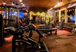Cada canto da academia Les Cinq Gym foi pensado para oferecer um bom treino em meio ao luxo