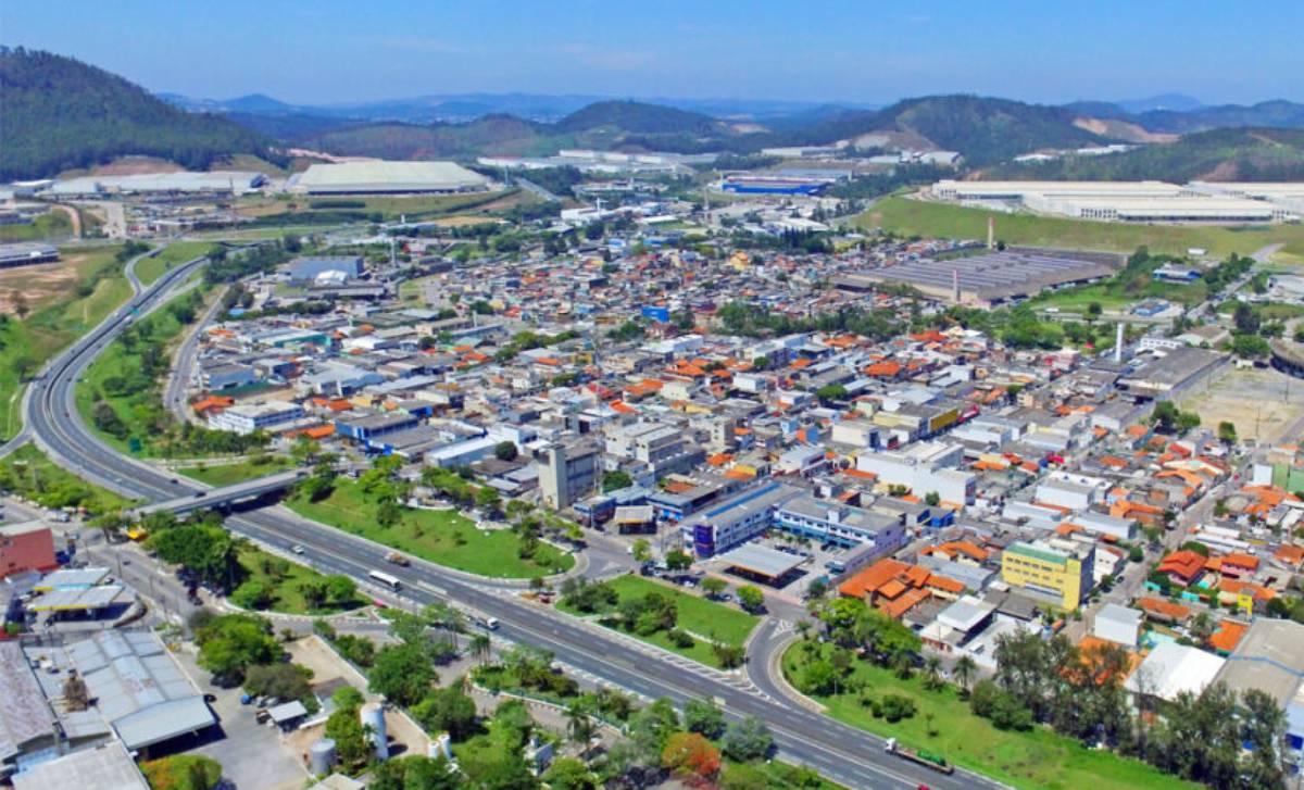 A planta tem 16 mil metros quadrados e tem o objetivo de produzir mais de 8 mil toneladas de materiais e até 10 mil unidades habitacionais/Divulgação