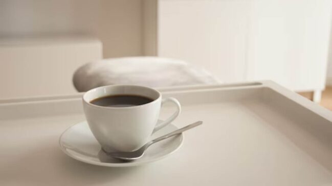 Em vez de adoçar o café com açúcar, muitas pessoas optam por alternativas como mel, stevia ou xilitol