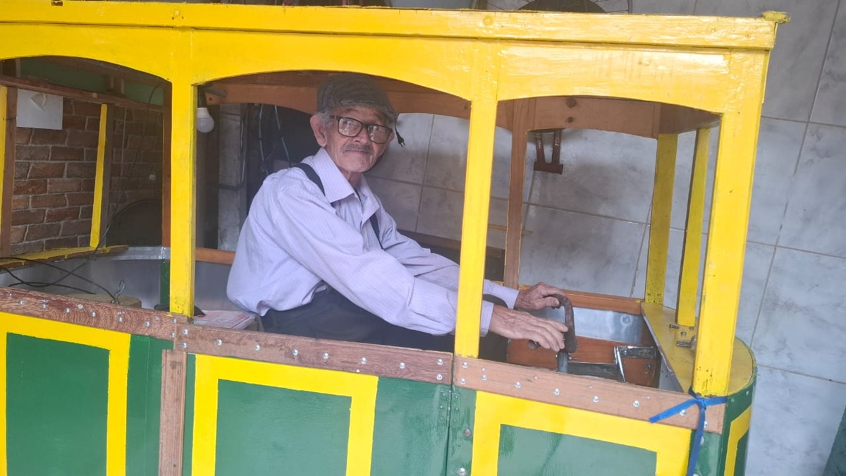 Darci Nunes, de 83 anos, criou 'bicicleta-bondinho' em meio à sua paixão por ferreomodelismo