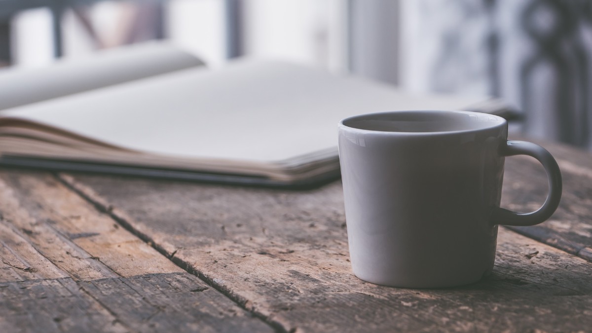 A mistura de chá de camomila com bicarbonato de sódio pode ser tomada enquanto se trabalha ou estuda / Pixabay