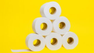 O segredo está no alto poder de absorção do papel, capaz de capturar partículas responsáveis por odores desagradáveis e também por excesso de umidade no interior do eletrodoméstico