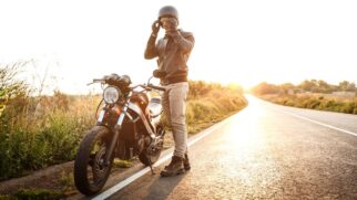 Motociclistas percorrem as estradas paulistas, que agora contam com um guia oficial de mototurismo reunindo rotas, destinos e eventos em 57 cidades