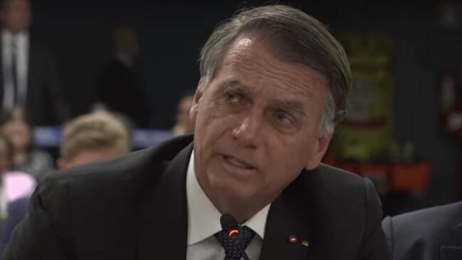 Bolsonaro ainda cumpre prisão domiciliar, mas pode ser transferido para o regime fechado a qualquer momento