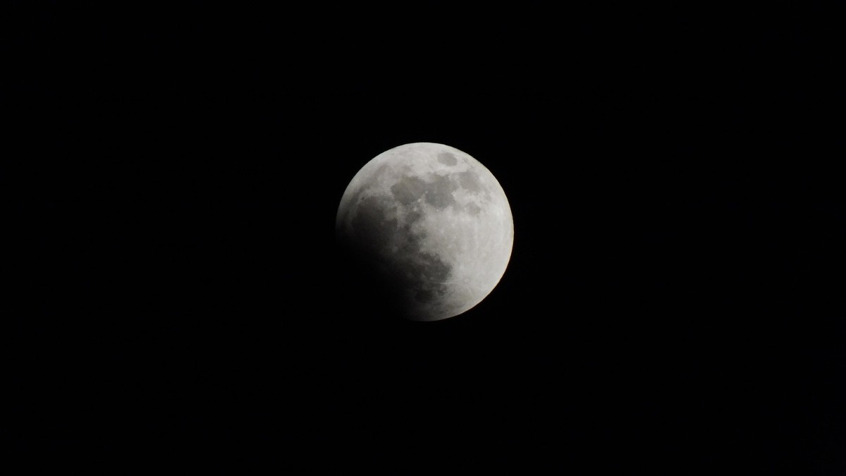 Os eclipses que atravessam o eixo VirgemPeixes / Pixabay