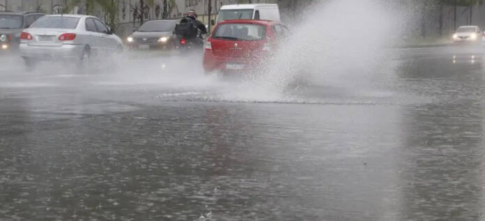Mudança no tempo deve trazer transtornos ao litoral de SP, como alagamentos