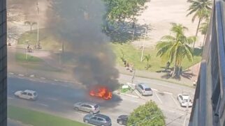 Veículo pega fogo na Avenida Presidente Wilson