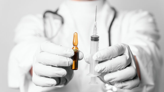 A proposta difere das terapias tradicionais, como o uso diário de estatinas