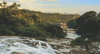O nome 'Piracicaba', de origem tupi, significa 'lugar onde o peixe para', em referência às quedas d'água que dificultavam a passagem dos cardumes