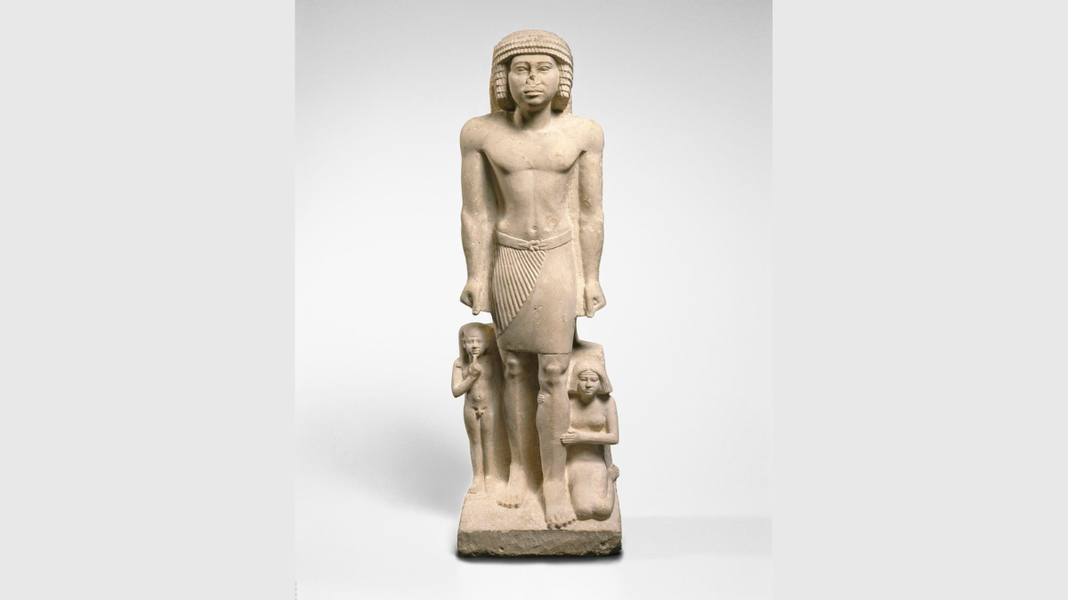 Escultura do nobre Irukaptah, datada da 5ª Dinastia, hoje no Brooklyn Museum. A obra serviu de comparação para datar a peça de Gisr el-Mudir/ Brooklyn Museum