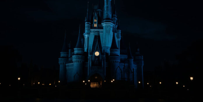 O famoso Castelo da Disney de madrugada, sem visitantes e personagens / Foto meramente ilustrativa