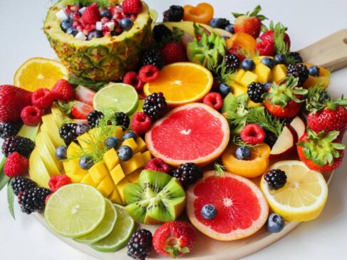 O especialista também recomenda o consumo com casca, já que nela se concentram nutrientes importantes, embora ressalte que a retirada não elimina completamente os benefícios