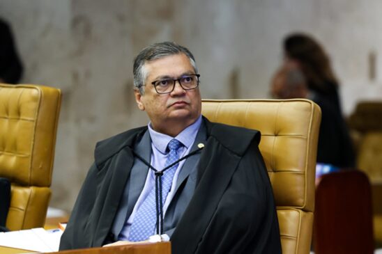 Ministro do STF, Flávio Dino, pediu a suspensão de emendas destinadas a 9 cidades