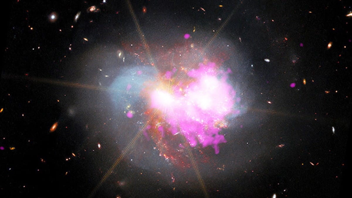 IC 1623 é um sistema onde duas galáxias estão em processo de fusão / Raio X: NASA/CXC/SAO; IR: NASA/ESA/CSA/STScI; Processamento de imagem: NASA/CXC/SAO/L. Frattare e J. Major