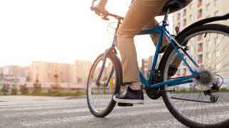 Da Draisiana de madeira às bikes modernas, conheça a evolução da bicicleta