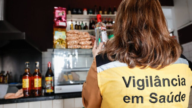 Dois estabelecimentos foram autuados por irregularidades sanitárias
