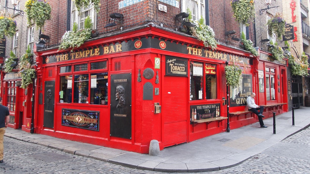 A Irlanda possui diversos pontos turísticos, como o Temple Bar / Pixabay