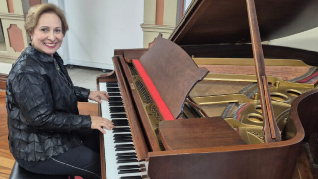 Lucimeiry interpreta clássicos da música internacional e da canção brasileira