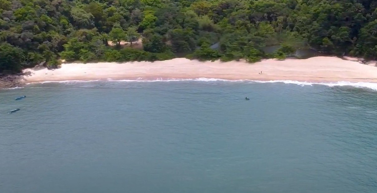 A praia escondida do Camburi, no litoral de SP