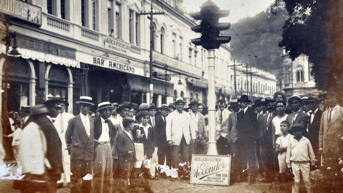 Primeiro semáforo de Santos, localizado na Praça Ruy Barbosa - Reprodução/FAMS