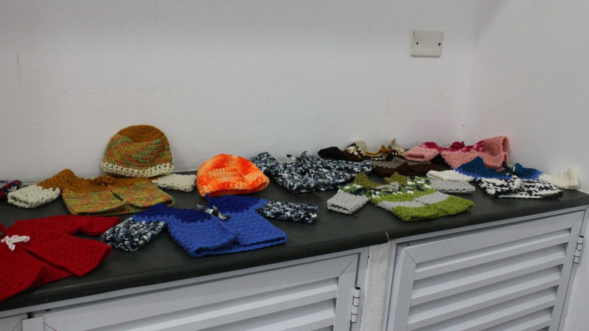 O grupo mantém um estoque com cerca de dez kits de enxoval prontos para doação, quando há sobras, as peças são encaminhadas a hospitais ou outras instituições / Júlia Morgado/Diário do Litoral