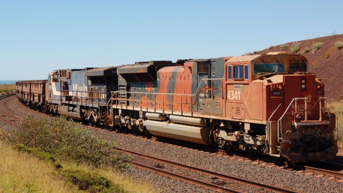 O peso total beirava 99 mil toneladas, exigindo locomotivas de 6 mil cavalos de potência