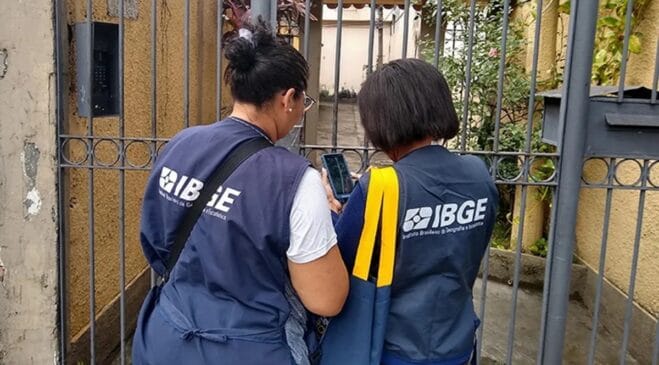 As oportunidades exigem ensino médio completo e oferecem salários que podem chegar a R$ 4.379,00