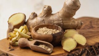 Estudo mostra como o gengibre pode reduzir inflamações, náuseas e cólicas