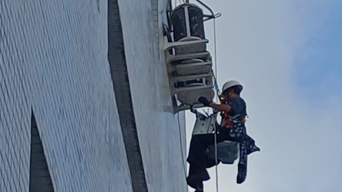 A Policlínica Areia Branca finalmente recebeu manutenção no ar-condicionado após cinco anos