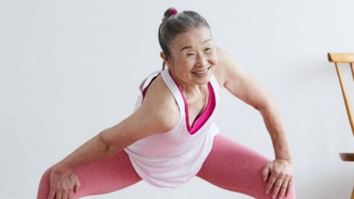 Sua vitalidade e elasticidade aos 94 anos é motivo de inspiração para muita gente / Reprodução/Redes Sociais