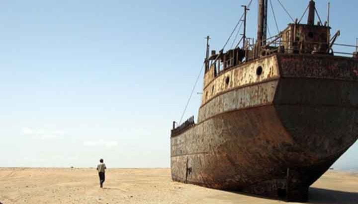 O nome 'Costa dos Esqueletos' surgiu em razão das inúmeras ossadas de baleias que se espalhavam pela região, vítimas frequentes de encalhes