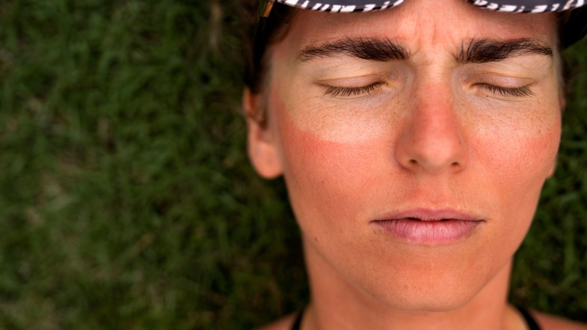 Entre o protetor solar e a hidratação, sua pele também merece atenção nos dias de descanso