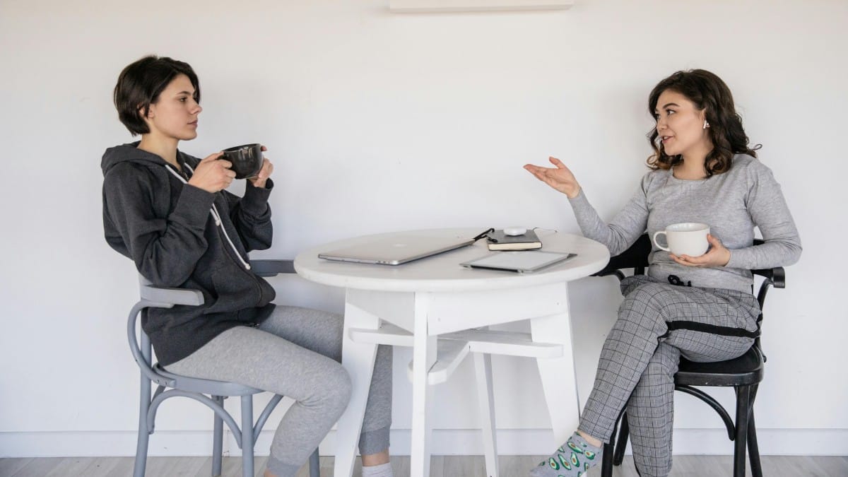 A comunicação empática cria laços duradouros e promove entendimento mútuo / Pexels