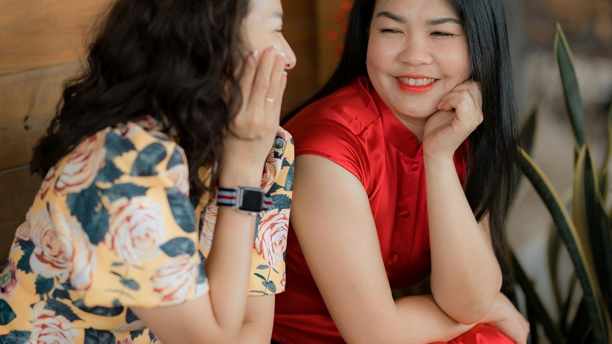 O humor é um aliado: Uma boa piada quebra o gelo e fortalece vínculos; as pessoas geralmente subestimam o poder do próprio senso de humor - pexels