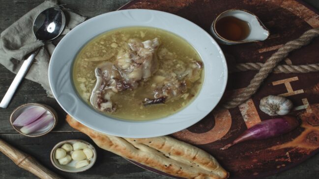 Descubra por que a bebida rica em colágeno é um ótimo alimento, mas não o