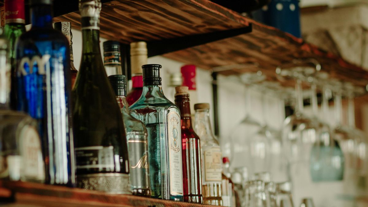 Intoxicação por metanol em SP polícia confirma adulteração em bebidas alcoólicas