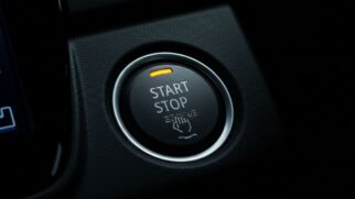 Para quem não sabe o que é, a função desliga o motor quando o carro está estacionado