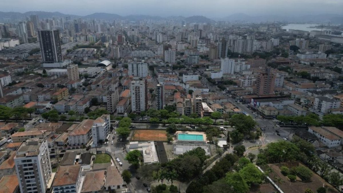 Piscina aquecida, campo de grama sintética e iluminação nova garantem mais conforto à comunidade/Divulgação/PMS