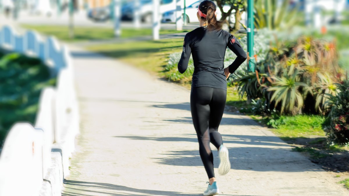 Caminhadas diárias ajudam a manter o coração saudável / Pixabay