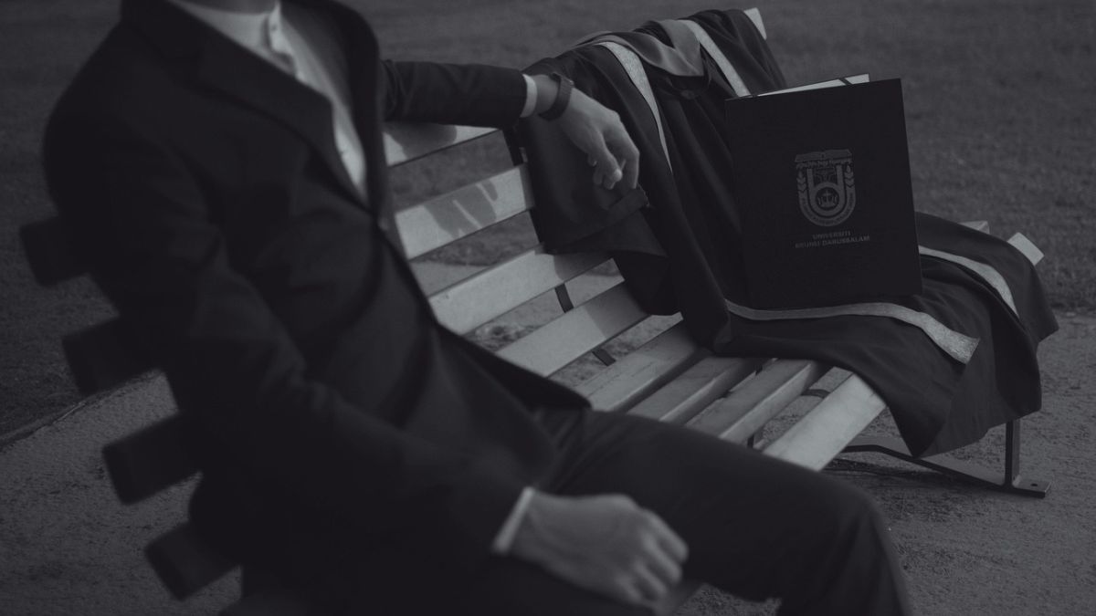 Empresas pedem preparo extra, mesmo para iniciantes, dificultando entrada de novos profissionais