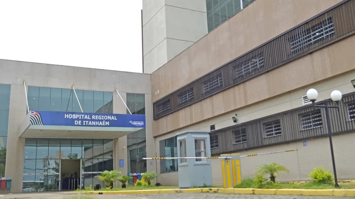 Ela segue internada na UTI, em estado grave e com prognóstico reservado