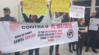 O plenário ficou dividido entre os defensores do rodeio e os ativistas da causa animal.