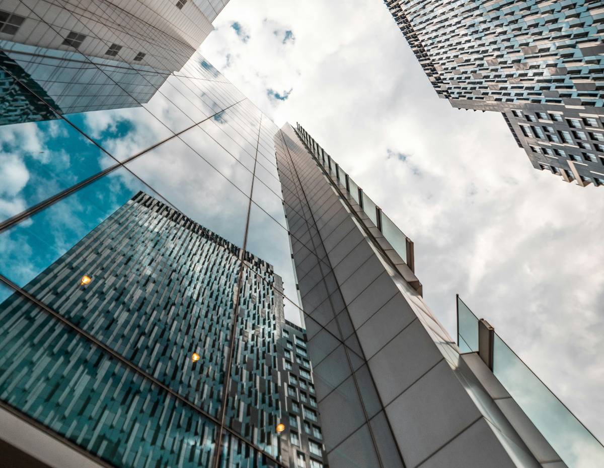 Esses "entregadores de entregadores" são, em sua maioria, jovens e idosos em busca de uma renda extra